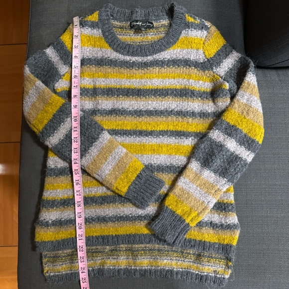Elizabeth & James Slouchy Striped Knit Sweater in Yellow/Gray Size XS - Picture 10 of 11